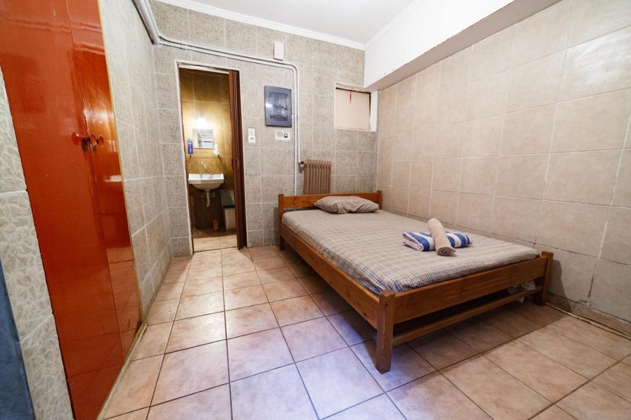 Private Flat For 2 Or 3 With Back Yard Near Exarhia Square And Archaelogical Museum Atenas Exterior foto